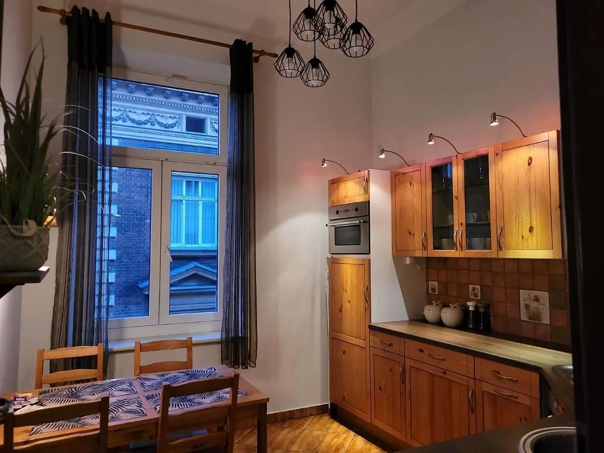 Old Town Apartment Kazimierz contacts